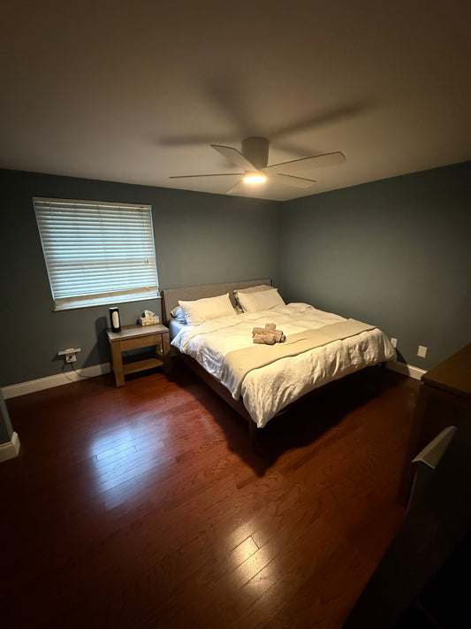 Master Bedroom (upstairs) | 1 King