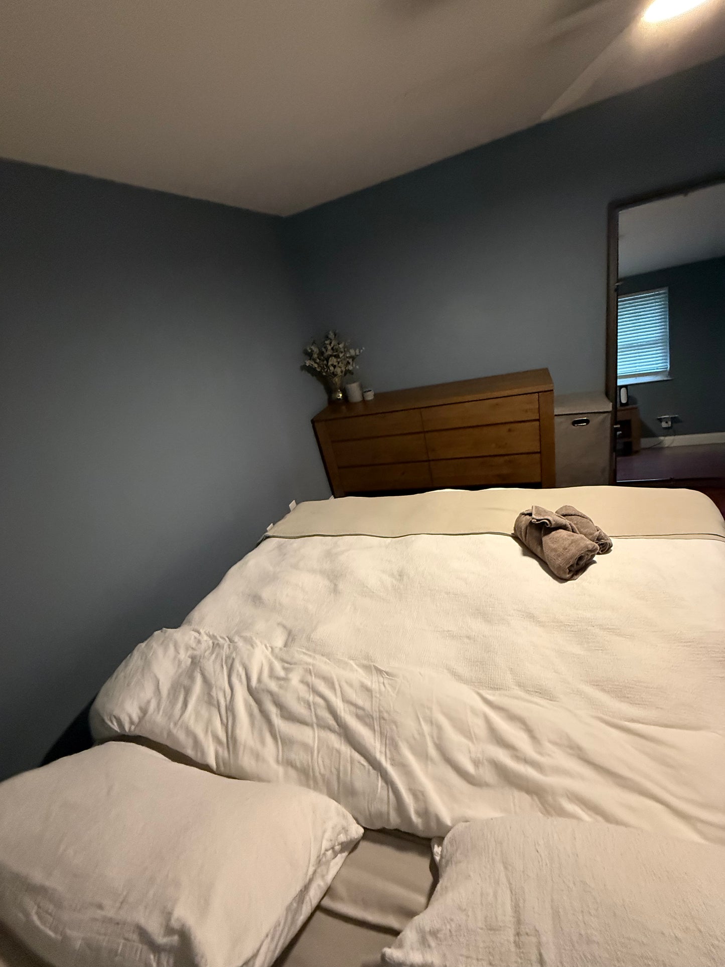 Master Bedroom (upstairs) | 1 King