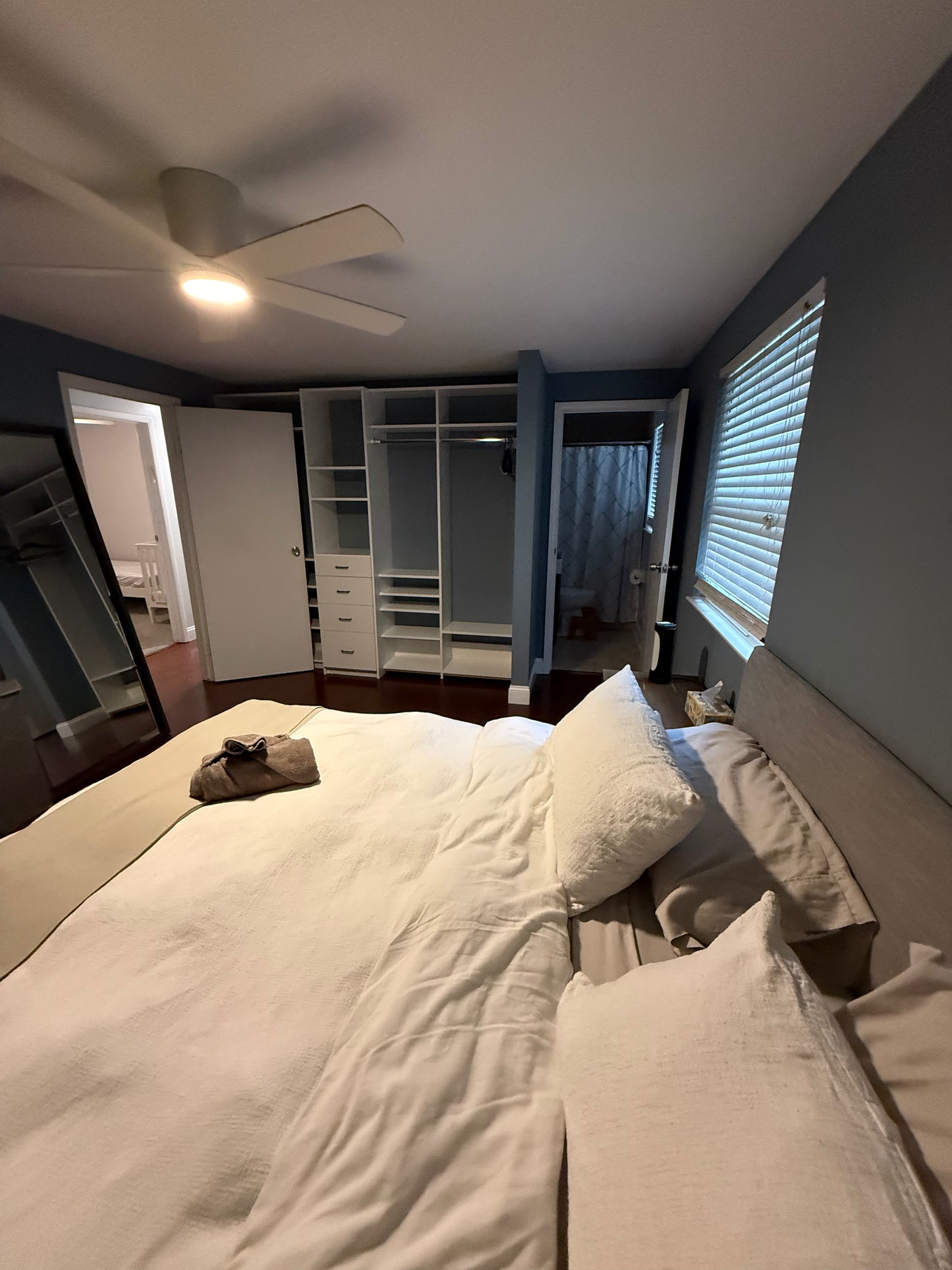 Master Bedroom (upstairs) | 1 King