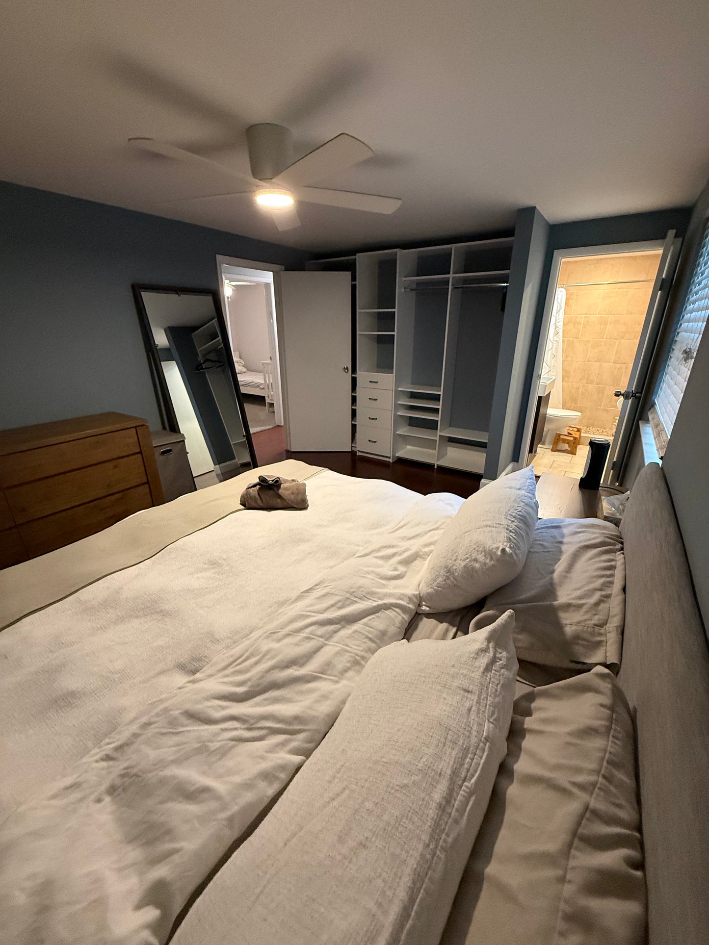 Master Bedroom (upstairs) | 1 King