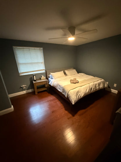 Master Bedroom (upstairs) | 1 King