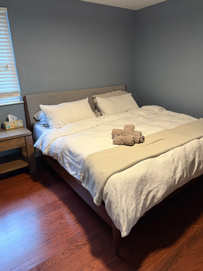 Master Bedroom (upstairs) | 1 King