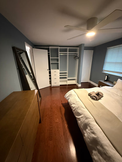 Master Bedroom (upstairs) | 1 King