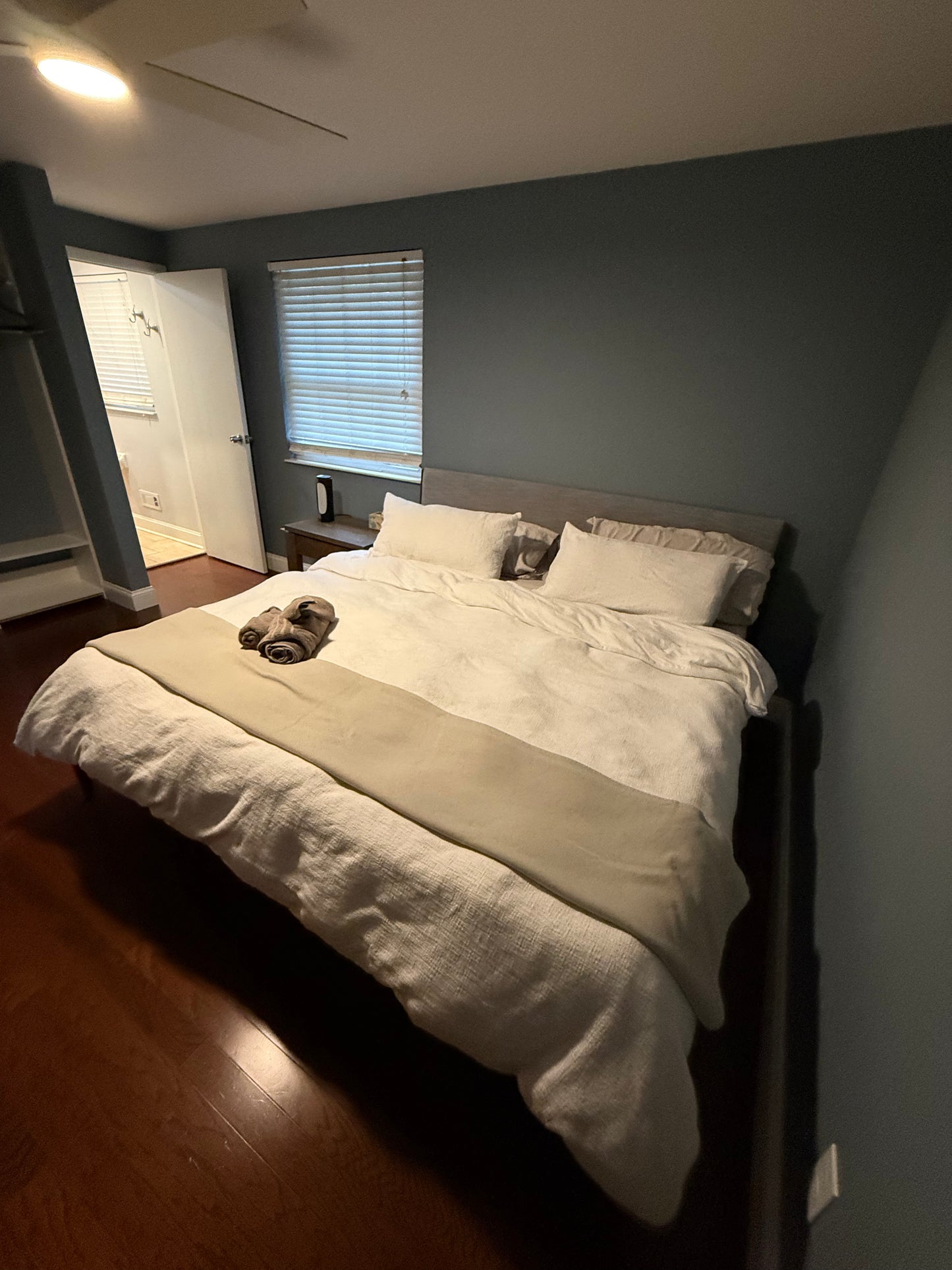 Master Bedroom (upstairs) | 1 King