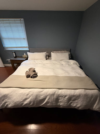 Master Bedroom (upstairs) | 1 King