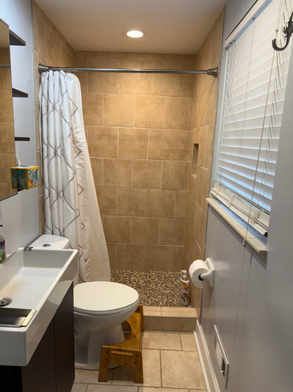 Master Bedroom (upstairs) | 1 King