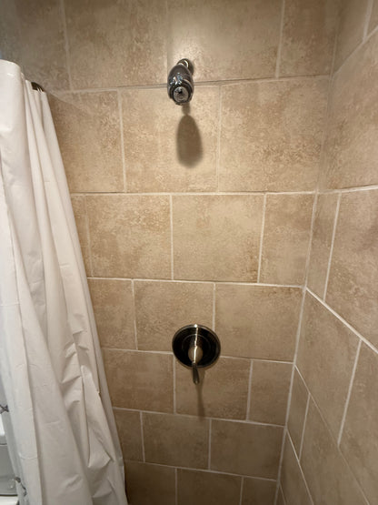 Master Bedroom (upstairs) | 1 King