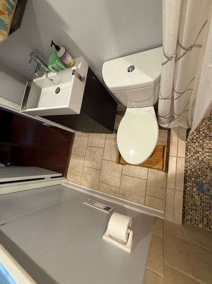 Master Bedroom (upstairs) | 1 King