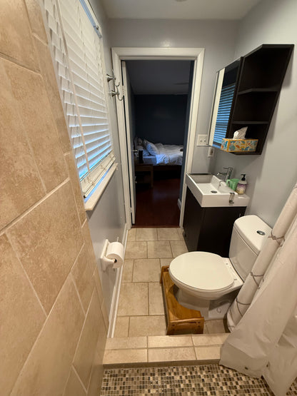 Master Bedroom (upstairs) | 1 King