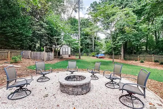 Top Floor | 1 King, 3 Twins, & 1 Crib