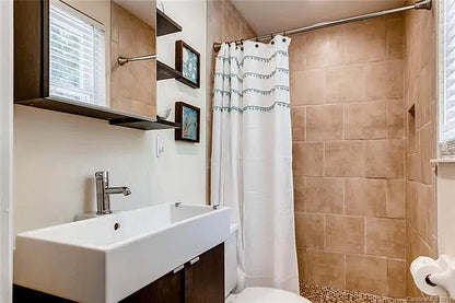 Master Bedroom (upstairs) | 1 King