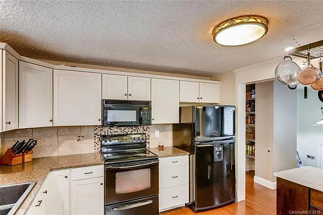 Top Floor | 1 King, 3 Twins, & 1 Crib