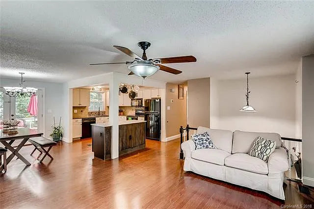 Top Floor | 1 King, 3 Twins, & 1 Crib