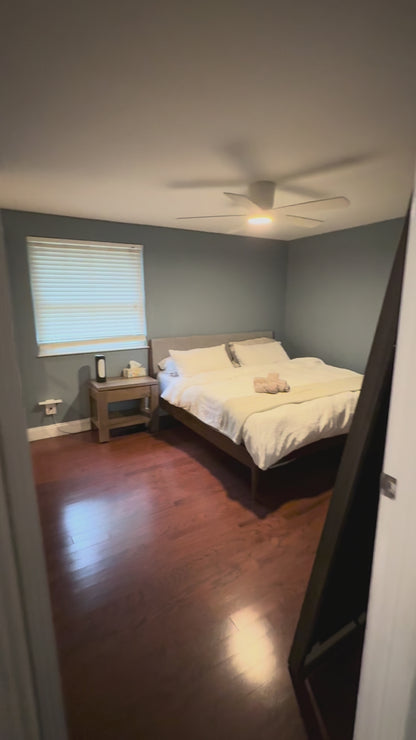 Master Bedroom (upstairs) | 1 King